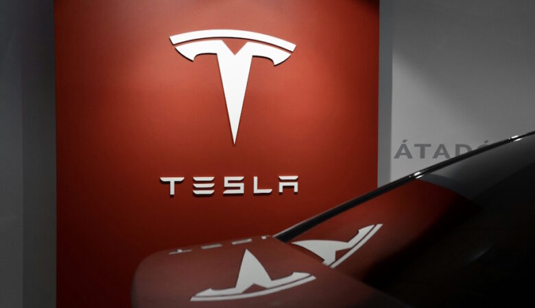 Luigi Wewege recent analyst forecast of the Tesla (TSLA) stock